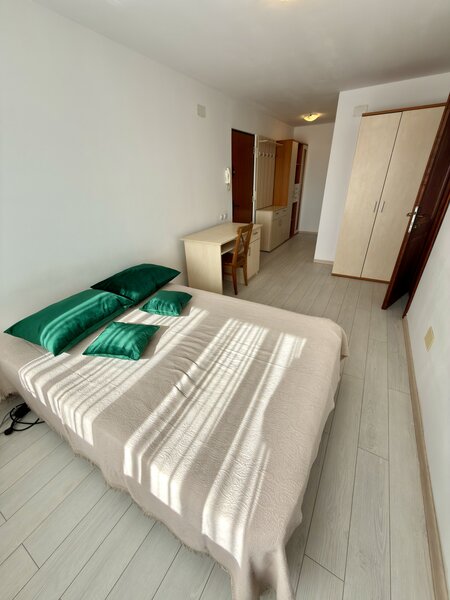 Eroii Revolutiei, Marius Nasta, garsoniera moderna, la 6 minute metrou